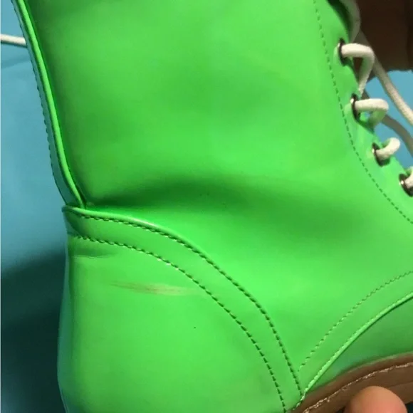 Size 6.5 green boots. Rarely worn. Slightly above ankle. Fun fashion! - Picture 6 of 8